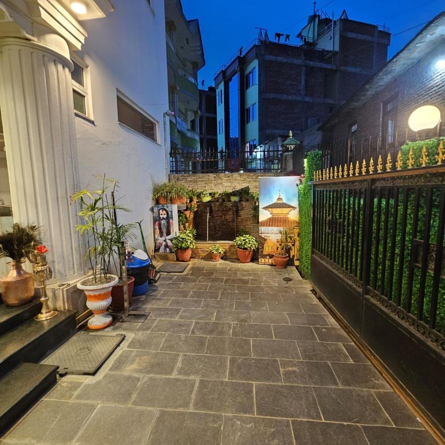 Hotel Krishna Катманду Экстерьер фото